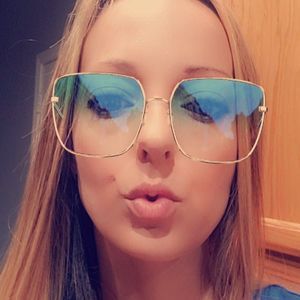 Meet your Posher, Karla